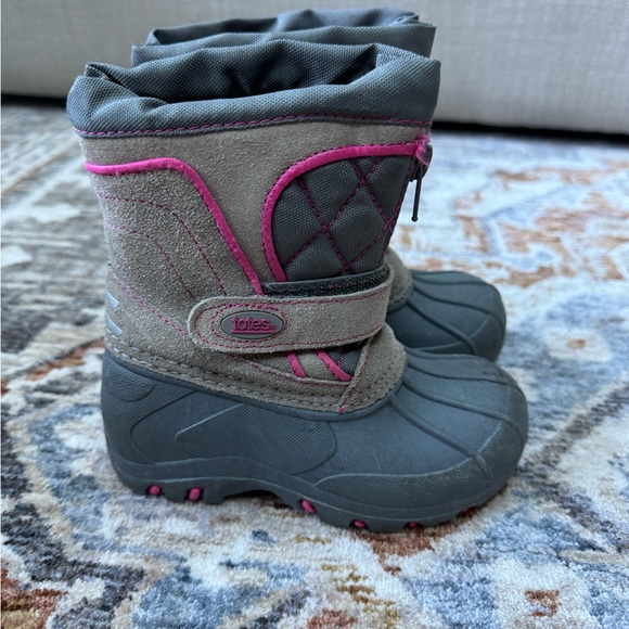 Girls snow boots. Size 8 - Picture 1 of 8